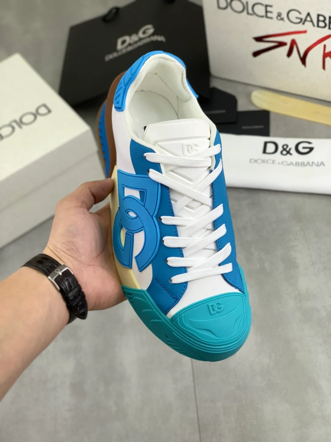 Men's shoes 💰P580💰 [New model] The latest hot style, top original quality, the official website synchronized with "DOLCE&GABBANA [Dolce & Gabbana] ~ High Quality." Effect Low-top casual DG men's shoes, loved by many celebrities, using high-end imported first-layer calfskin splicing logo design + cowhide feet, simple and elegant, perfectly interpreting the latest inspiration for shoes, integrating classics and fashion, luxury dreams, leading fashion Suitable for drivers, light and comfortable to drive, light and breathable for outdoor travel, high-end quality, trustworthy, 5️⃣color🉑️choice! Code number: 38-46